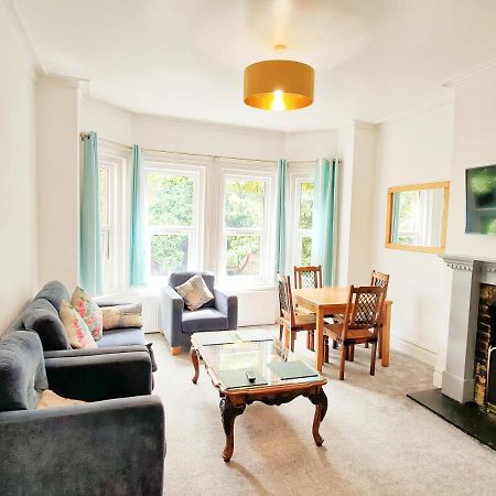 Flat-B, 4 Adults, 20 Mins To Beach, Netflix, Wifi, Sleeps 4 Adults Bournemouth Kültér fotó