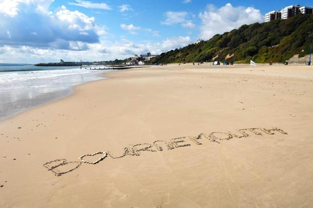 Flat-B, 4 Adults, 20 Mins To Beach, Netflix, Wifi, Sleeps 4 Adults Bournemouth Kültér fotó