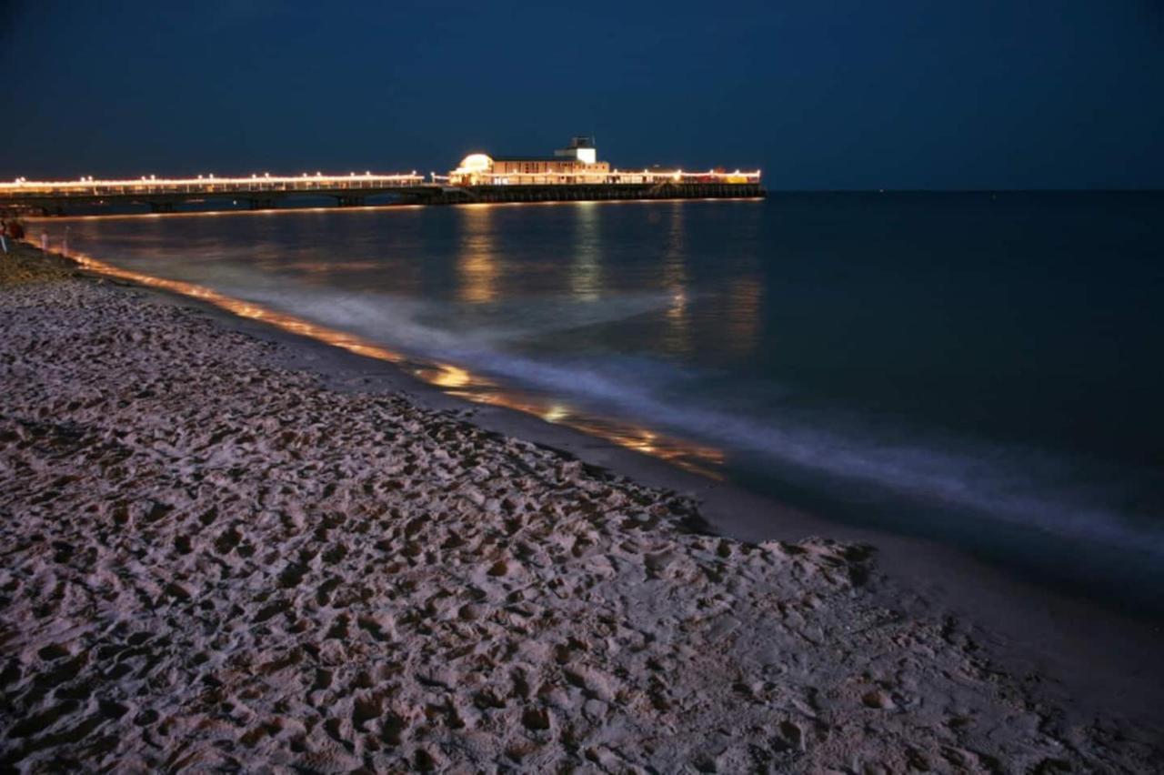 Flat-B, 4 Adults, 20 Mins To Beach, Netflix, Wifi, Sleeps 4 Adults Bournemouth Kültér fotó