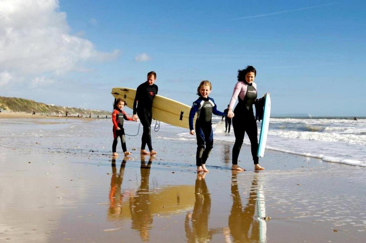 Flat-B, 4 Adults, 20 Mins To Beach, Netflix, Wifi, Sleeps 4 Adults Bournemouth Kültér fotó
