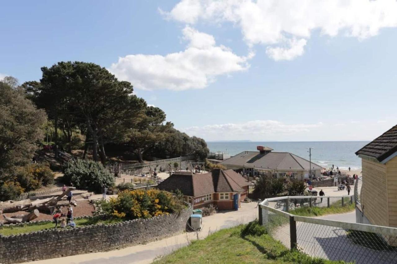 Flat-B, 4 Adults, 20 Mins To Beach, Netflix, Wifi, Sleeps 4 Adults Bournemouth Kültér fotó