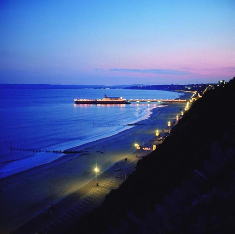 Flat-B, 4 Adults, 20 Mins To Beach, Netflix, Wifi, Sleeps 4 Adults Bournemouth Kültér fotó