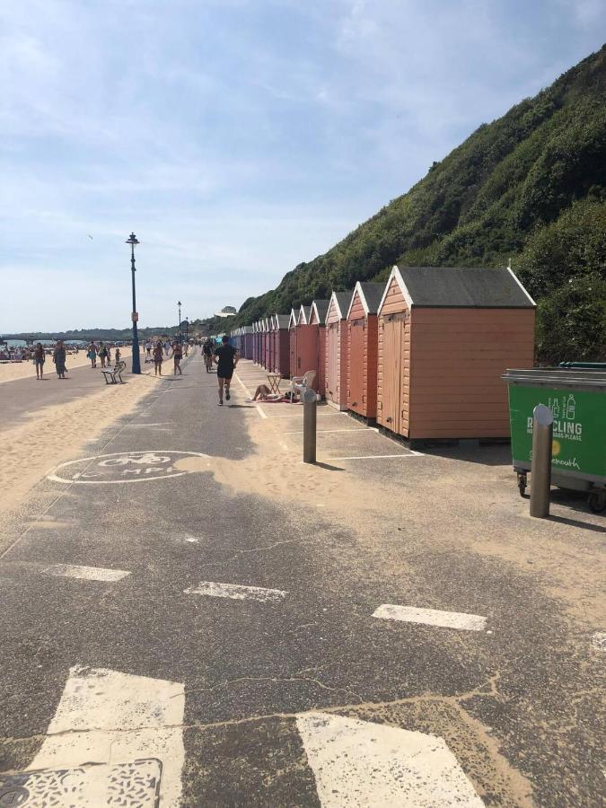 Flat-B, 4 Adults, 20 Mins To Beach, Netflix, Wifi, Sleeps 4 Adults Bournemouth Kültér fotó